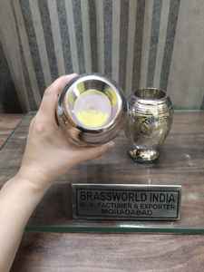 Urna Funeraria de Metal Estilo Americano con Grabado Dorado para Cenizas, Artículos Funerarios de Brassworld India - Product Image 6