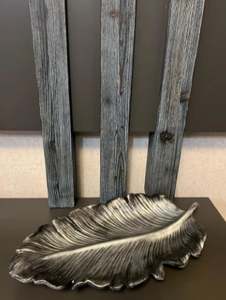 Plateau de rangement en forme de feuille en aluminium avec design de taille moyenne, parfait pour les mariages et les événements, ensemble de service de table - Product Image 5