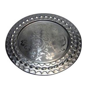 Plateau de service de salade et de nourriture au design gravé Assiettes de service de nourriture antique en or pour hôtel et restaurant Utilisation de restauration - Product Image 1