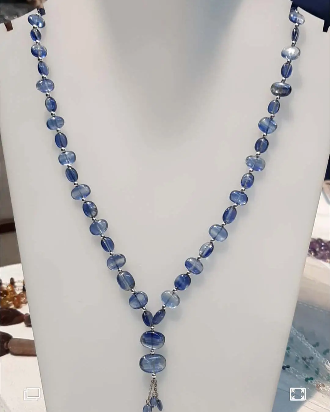 Collier de perles de forme ovale de conception la plus chaude collier de perles de cabochon lisse de tanzanite collier de longue chaîne en argent classique