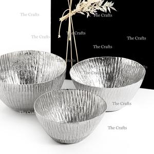Juego de tres tazones para servir comida de diferentes tamaños, de aluminio color plata, decorativos y de calidad superior. - Product Image 5