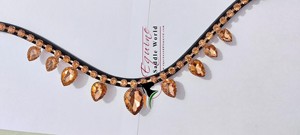 Elegante Banda Frontal para Caballo en Oro Rosa, Accesorio Ecuestre de Lujo y Tendencia, Diseño Ondulado, Hecho de Cuero, Cristales Colgantes, Cinta Adhesiva Abierta - Product Image 3