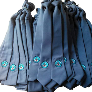 Cravates en soie de luxe écologiques à motif personnalisé avec logo sur mesure pour mariages formels - Product Image 2