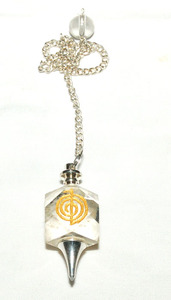 Pendentif en quartz cristal pour chakra et Reiki, sculpté et gravé, objet d'art et de collection - Product Image 2