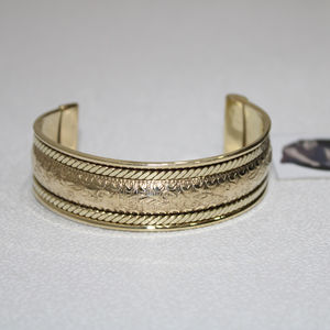 Bracelet de mode tissé en laiton unisexe boutons de manchette Bracelet élégant pour les femmes à porter lors d'événements de fête ou de traditions - Product Image 2