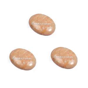 Achetez en ligne : Pierre de paume en pierre de lune crème sculptée et gravée, souvenir Feng Shui - Product Image 1