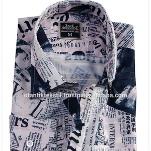 Chemise en noir et blanc imprimé pour hommes, journal - Product Image 1