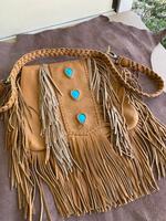 Sacs en cuir sur mesure de style bandoulière avec franges en cuir et pierres précieuses, idéal pour les magasins d'accessoires de mode