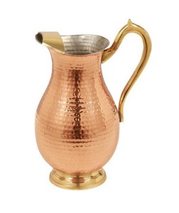 Venta caliente Nuevas llegadas Jarra de cobre Diseño de tendencia de moda con acabado dorado Termo de agua Jarra Ewer - Product Image 3