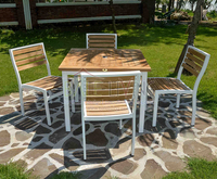 Table de salle à manger d'extérieur minimaliste en teck Catalina Square avec base en fer, fabriquée à la main en Indonésie, pour parcs, restaurants, salons, hôtels, écoles