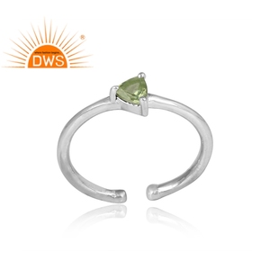 Anillo de Plata de Ley con Engaste de Peridoto Triangular Hecho a Mano, Joyería Moderna para Fiestas - Product Image 2