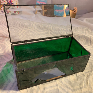 Joyero Vintage de cristal verde, vitral roto - Product Image 1