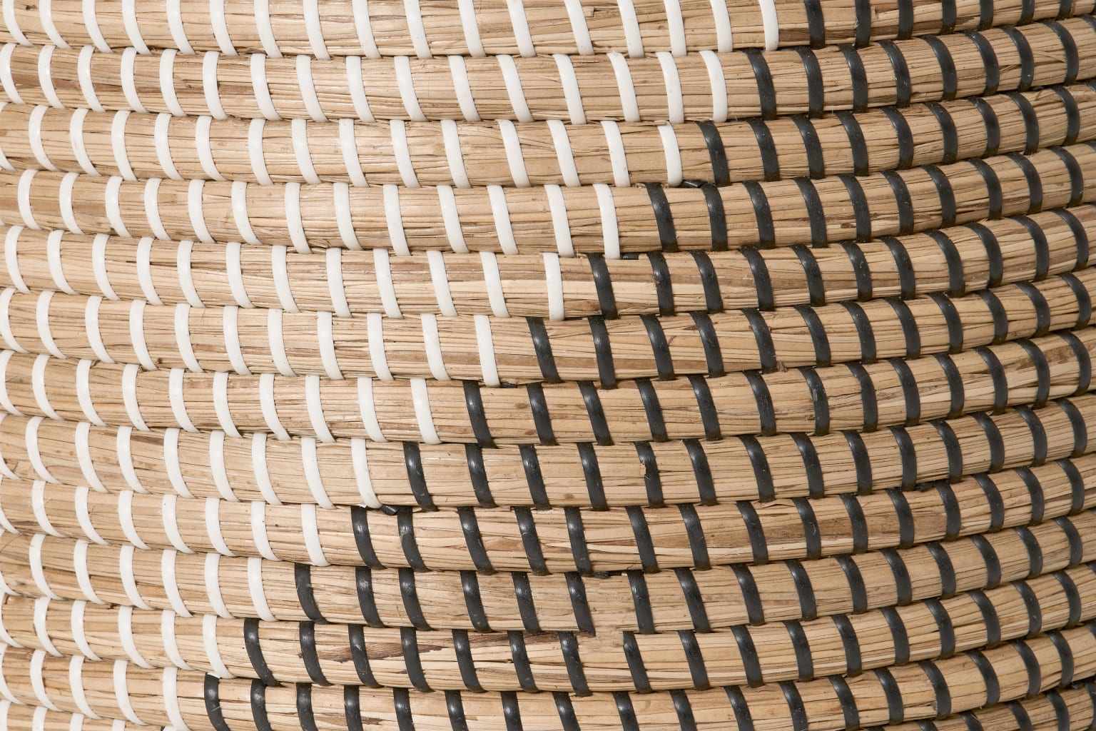 Seagrass mix black and white