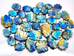 Cabujón de labradorita de fuego azul natural, forma de talla de flor de piedras preciosas para fabricación de joyas y diseño de anillos - Product Image 4