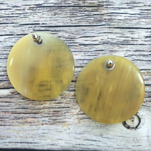 ต่างหูห้อยประดับจี้รูปเขาสัตว์น่ารัก เป็นมิตรกับสิ่งแวดล้อม ขายส่ง ราคาพิเศษ ผลิตในเวียดนาม เหมาะสำหรับงานปาร์ตี้ งานแต่งงาน และเป็นของขวัญ - Product Image 2