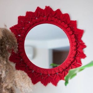 Espejo de Macramé de Elegancia Atemporal Hecho a Mano - Product Image 1