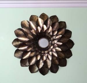 Miroir mural en métal de luxe moderne et élégant, très vendu, avec finition en poudre, pour les fêtes et la décoration de mariage - Product Image 4