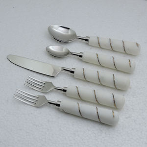 Ensemble de couverts écologiques faits à la main Couverts et vaisselle en acier inoxydable au design créatif avec poignée et cuillère neuves - Product Image 3