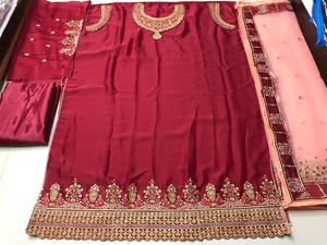 Rangoli-Red de mariposas pesadas, tejido satinado rojo con bordado de trabajo de kurti con platzo - Product Image 2