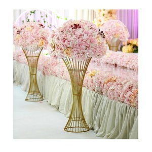 เครื่องประดับกลางโต๊ะเหล็กสีทองทรงสูงสำหรับตกแต่งบ้านงานแต่งงานและงานจัดดอกไม้ - Product Image 1