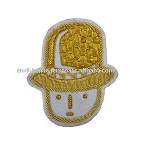 Badges brodés à la main - Product Image 1