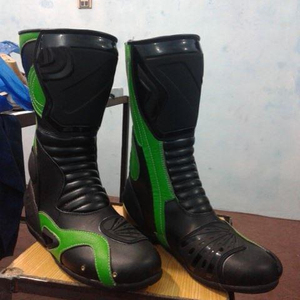 รองเท้าบูทมอเตอร์ไซค์หนังสำหรับนักขี่มืออาชีพ รุ่นกันไฟและกันน้ำ สำหรับทุกเพศ - Product Image 1