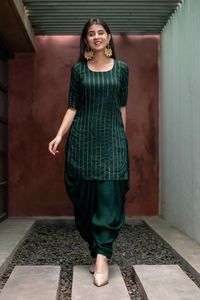 Meilleure fête/base quotidienne porter une nouvelle Kurta élégante, Salwar avec un travail de broderie décent de l'exportateur indien - Product Image 2