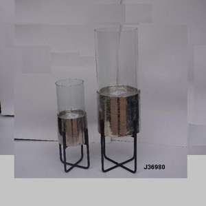 เชิงเทียนพายุเฮอริเคนพร้อมขาตั้งสำหรับตกแต่งบ้านทำจากเหล็กหล่อหยาบ - Product Image 2