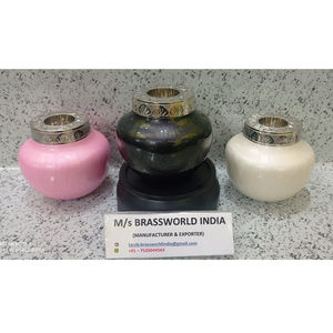 D'UNE LUMIÈRE DE BOUGIE TRICOLORE URNE DE CRÉMATION Fournitures funéraires BRASSWORLD INDE - Product Image 1