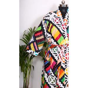 Chaqueta bordada Kantha hecha a mano Kimono de trabajo de corte único Abrigo DE TRABAJO Vintage para ropa de dormir o uso doméstico - Product Image 4