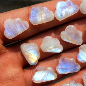 Cristal de Piedra Lunar Tallado en Forma de Nube |   Escultura de Nube de Piedras Preciosas Curativas Naturales |   Decoración Feng Shui, Piedra Decorativa de Energía Espiritual - Product Image 1