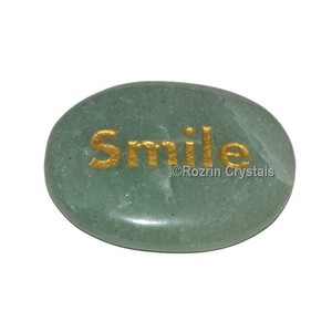 Acheter en ligne Aventurine verte gravée mot de sourire pierre de guérison: Aventurine verte gravée mot de sourire pierre de guérison à vendre - Product Image 1
