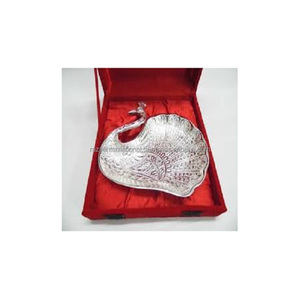 Tazón en Forma de Hoja de Aluminio Chapado en Oro con Cuchara y Caja de Terciopelo Rojo Hecho a Mano - Product Image 4