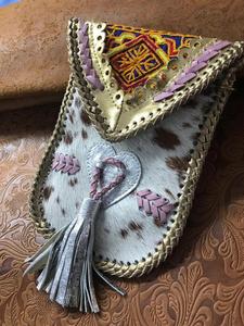 Funda para Móvil con Diseño Étnico Indio Único para Mujer, con Decoración de Perlas, Cuero Genuino, Duradero y Ecológico - Product Image 4