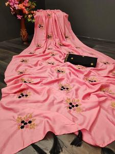 Saree de travail en dentelle perlée imprimé numérique Malai avec chemisier Pièce de festival Porter des femmes indiennes Sari Pas cher Bas Prix Surat Apparel - Product Image 3