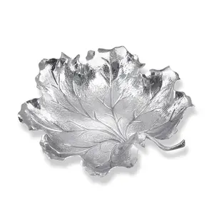 用铝制成的花式钢碗，用于家居装饰和用于家庭的叶子设计的上菜碗套装可从印度获得
