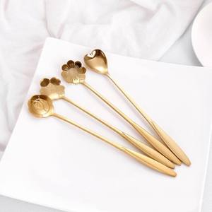 Cuillère en laiton pour la décoration de la table de cuisine, cuillère en laiton dorée suspendue, emballage et vente personnalisés en acier inoxydable - Product Image 4