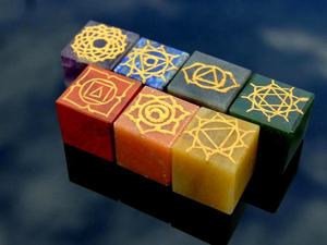 Cubo de lapislázuli pulido tallado a mano al por mayor estilo Feng Shui para la decoración del hogar, regalos, energía positiva y prosperidad - Product Image 2