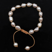 Bracelets tressés extensibles faits à la main en perles d'eau douce blanches brillantes de forme ovale, avec cordon noué.