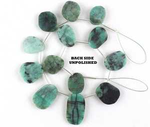 13 pièces pierre précieuse émeraude verte naturelle, pépites à facettes polies en forme de pierres semi-précieuses, perles de Briolette - Product Image 2