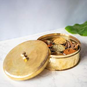 Boîte à épices de boîte Masala en métal de conception fabuleuse avec sept conteneurs pour la cuisine et le conteneur de stockage d'épices - Product Image 4