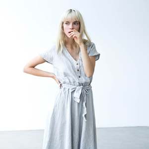 Vestido de lino sexy de manga corta con bolsillo, color gris claro, 100% lino, formal, de verano, a la última moda, tendencia 2026 - Product Image 1