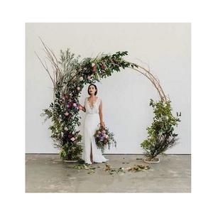 ฉากหลังดอกไม้แบบกำหนดขนาดและรูปทรงได้ พร้อมโครงเหล็กคุณภาพดีที่สุดสำหรับตกแต่งเวทีงานหมั้นและงานแต่งงาน - Product Image 4