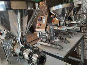 Huile de graines de figues de Barbarie pressée à froid de qualité supérieure, machine à huile pressée à froid UM200, presses à huile pour toutes les graines et noix - Product Image 5