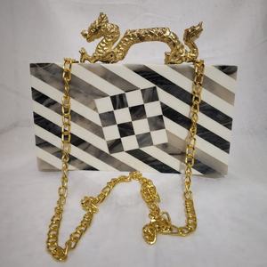 Bolsos de Mano de Madera Hechos a Mano para Mujer, Estilo Ejecutivo, Producto Promocional Navideño para Oficina con Impresión Tipográfica - Product Image 3