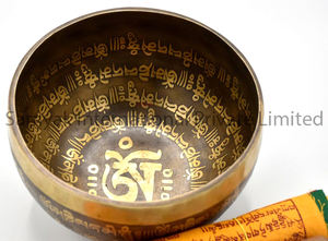 Bol chantant tibétain de haute qualité sculpté à la main Mantra pour la méditation Style religieux le plus vendu thérapie par le son artisanat en métal - Product Image 3