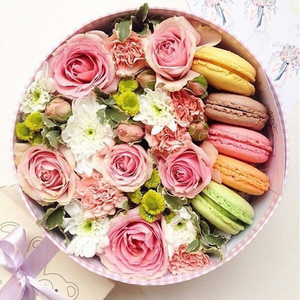 Wholesale customized printed favor mini luxury round cylinder paper christmas candy chocolate packaging macaron gift box