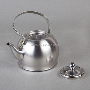 Royal-Tea 1.0 Qt กาต้มน้ำสแตนเลสพร้อมตะกร้าใส่ที่ถอดออกได้และที่จับพับได้ในพื้นผิวแปรง - Product Image 3