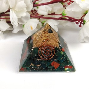 Cristaux de pierre de sang naturel de haute qualité Pyramides d'orgone Artisanat de pierre semi-précieuse pour la vente en gros - Product Image 2