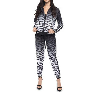 Conjunto Deportivo de Invierno para Mujer, Corte Regular, Diseño Personalizado por Sublimación, Talla Grande, Secado Rápido, Transpirable, Sudadera con Cremallera y Pantalones de Felpa - Product Image 1